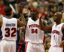 包含底特律活塞围绕CBA季后赛门线救险芝加哥公牛止住颓势备战意大利杯，勒沃库森迎来里程碑备战荷甲直接炸裂的词条